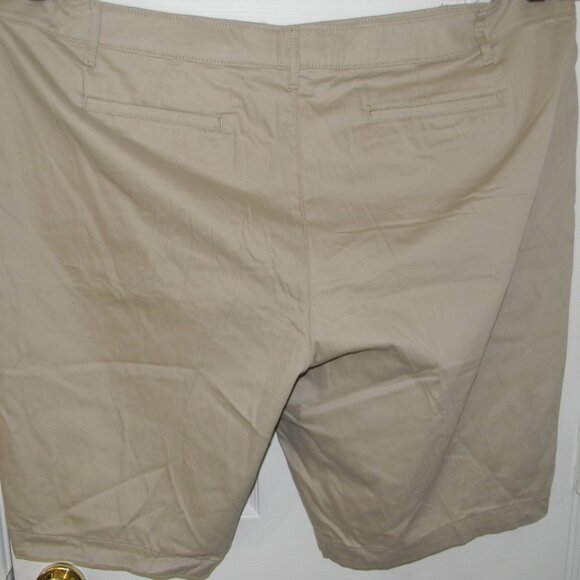 Womens Khaki Bermuda Shorts Plus Sz 30w St. John's Bay Pockets Stretch NWOT - Picture 2 of 5